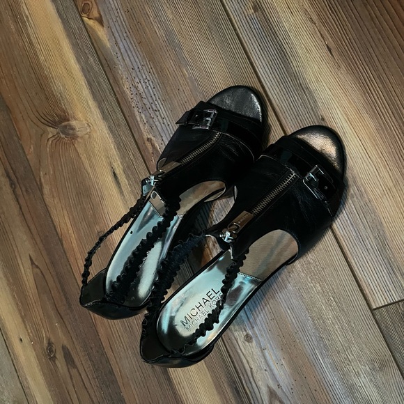 Michael Kors Moxley Leather Zipper Buckle Wedge Heel Shootie Sandals - Picture 2 of 9